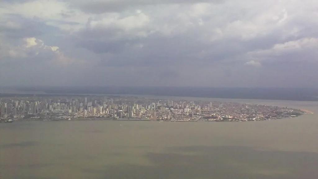 Belém vista do alto, com os prédios da área central